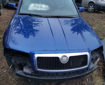 Škoda Superb veškeré díly z vozu modrý černý - 7