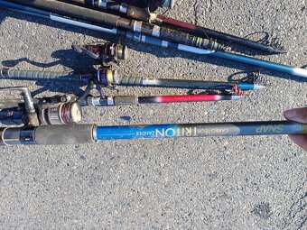 6 rybářských prutů s navijáky - 7