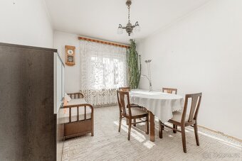 Vilka s arkýřem v České u Brna na parcele 465m2, vjezd, park - 7