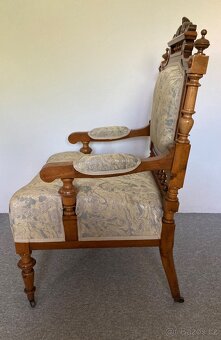 Stylové historické křeslo z 19. století – nově přečalouněné - 7