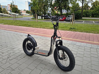 Elektrokoloběžka PERUT BAT, dojezd 88 km, bohatá výbava - 7