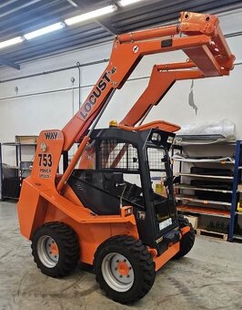 Smykom riadený nakladač Locust 753 - 7