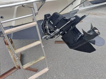 Rybářská loď s kajutou Bertram 25 - 7