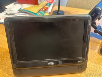 Prenosny DVD prehravac do auta Trevi - 7