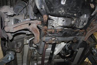 VW T5 transporter  2,5 AXE  SYNCRO 4x4 náhradní díly - 7