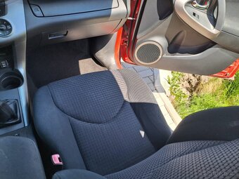 Prodám Toyota RAV4 2.2 AD 4x4 - 7