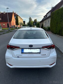 Prodam Toyota Corolla 1,8 HYBRID automat rv 2022 - 7