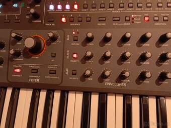 SEQUENTIAL PRO 3 - 7