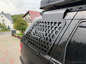 JEEP Grand Cherokee WK - naviják, 32 kola, zahrádka, světla - 7