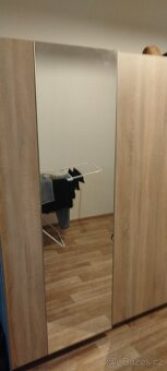 Šatní skříň a obývací stěna - 7