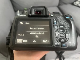 Zrcadlovka Canon EOS 1300D s vybavením - 7