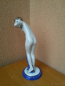 STAROŽITNA PORCELÁNOVA SOŠKA, DÍVČÍ AKT. - 7