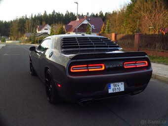 Dodge Challenger, 5.7 V8 - MANUAL - krásný stav - 7