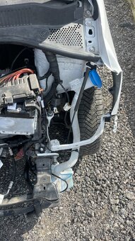 Volkswagen eUP 61kW 36kWh - havarovaný - pojízdný - 7