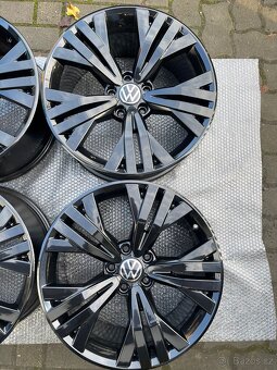 ORIGINÁL Alu Volkswagen KALAMATA R18, 5x112 - TOP STAV - 7