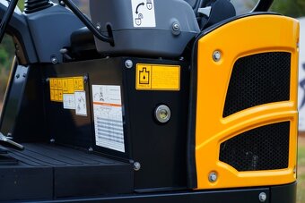 Minibager YUCHAI U18 Premium 1800 kg - 7