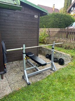 Posilovací lavice benchpress s osou a kotouči - 7