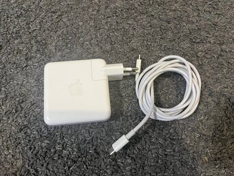 13 Macbook Pro 2019 s Touchbarem, i5 - 7