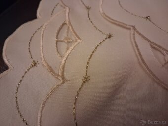 Vánoční kulaté prostírání vyšívané 12 kusů - 7