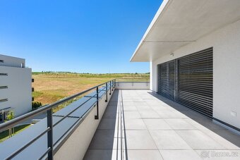 Litomyšl nový střešní byt 3kk, velká terasa, dvě garáž.stání - 7