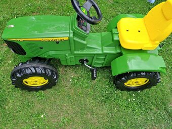 Šlapací traktor John Deere - 7