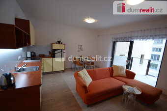 Pronájem 3+kk 70 m2 P8 Karlín balkon novostavba garážové stá - 7