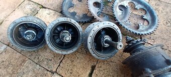 Babetta 210 - Náboj předního   azadního kola Babetta - 7