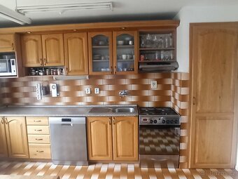 Rustikální dřevěná kuchyňská linka vč. spotřebičů - 7