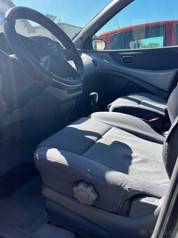 Nissan Almera Tino 1.8 - 7