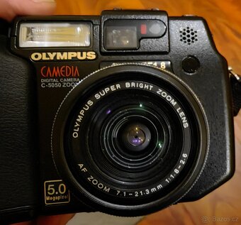 Olympus C-5050, CCD, f1.8-2.8 - 7