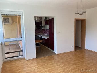 Pronájem bytu 1+1 Napajedla 45m2 klimatizace, balkon - 7