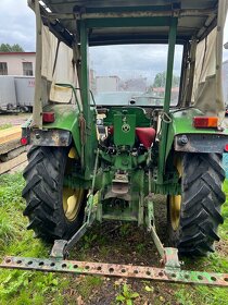 Traktor John Deere - 7