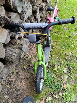 2 x dětská koloběžka a 1 x dětské kolo - 7