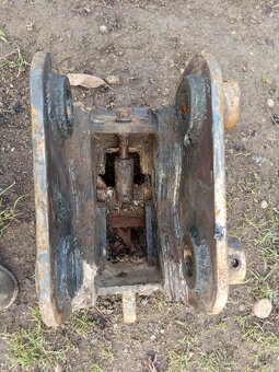 Prodám použité přídavné zařízení k bagru 5,5 t – lžíce + ryc - 7