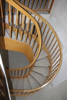 Jasanové masivní schody 333cm - 7