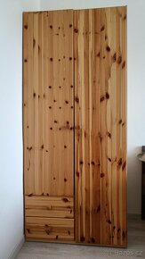 Dřevěná šatní skříň - 7