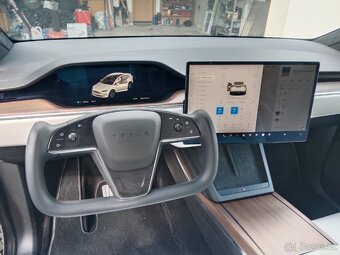 Tesla Model X - 7