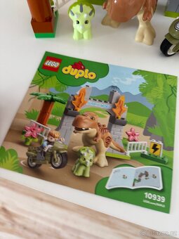 LEGO Duplo Jurassic World 10939 T-Rex a Triceratops na útěku - 7