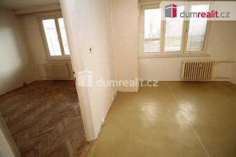 Slunný byt 1+1 ve třetím patře panelového domu k pronájmu - 7