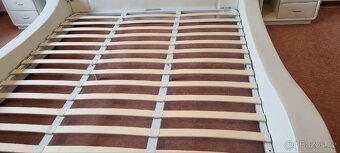 Designová manželská postel + noční stolky - 7