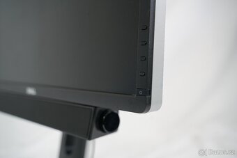 Dell U2212HMc K dispozici je 6 takových monitorů. - 7