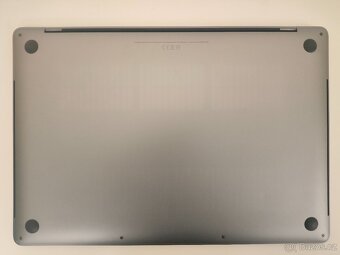 MacBook Pro 15" 2018 | i7 • 16GB • 256GB SSD - 7