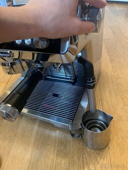 DeLonghi La Specialista EC 9335.M, nefunkční mlýnek - 7