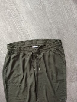 Dámské khaki lehké kalhoty s viskózou.Velikost 38. - 7