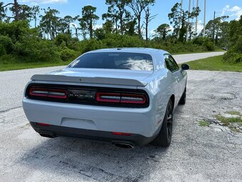 Dodge Challenger R/T 5.7 Hemi - 7