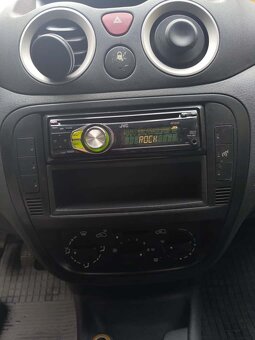 Citroen C3 2006 1,1 benzín - 7