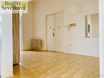 Pronájem 2+1 se dvěma balkóny, 90 m2 – Smetanovo nábřeží - 7