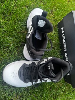 Obuv Under Armour velikost EU 35,5 - 7