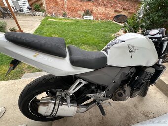 Kawasaki Z750 - 7