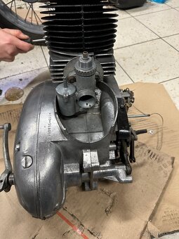 Jawa 250/353 Kývačka - motor - 7